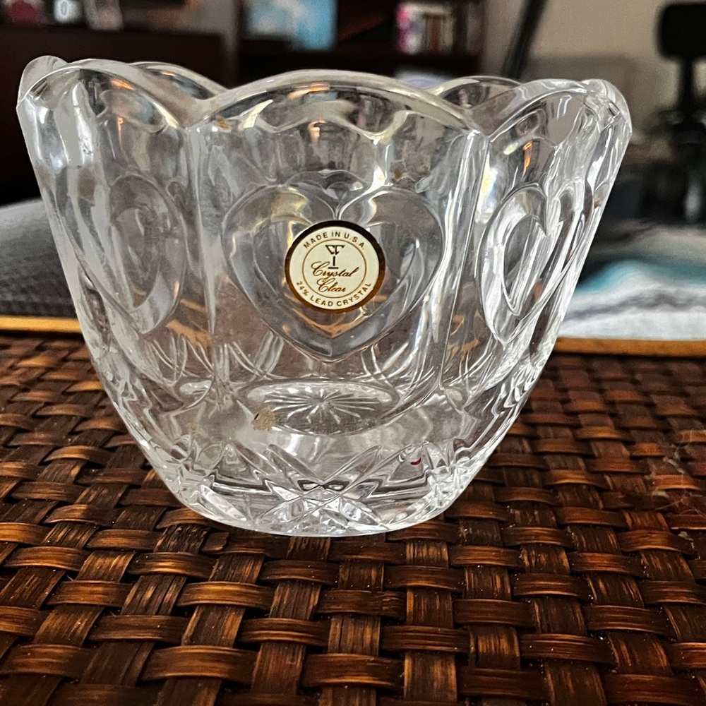 Glass bowl